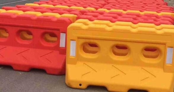 蘇州道路劃線分析：水馬應(yīng)該加多少水，水馬在裝水的要求標(biāo)準(zhǔn)?